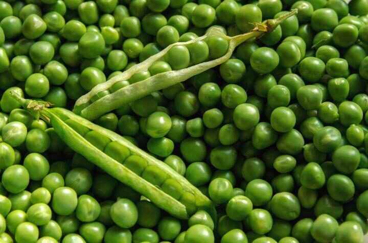 peas-and-pea-pods-7175042